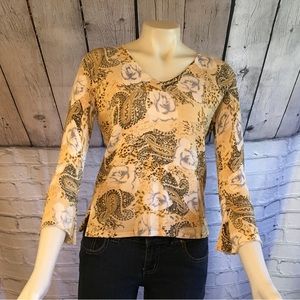 ladies paisley print 3/4 sleeve v-neck shirt